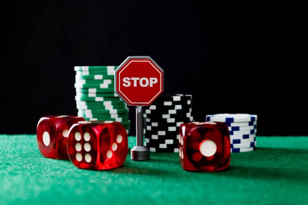 Mobile Sic Bo live-dealer table with dice display and account panel